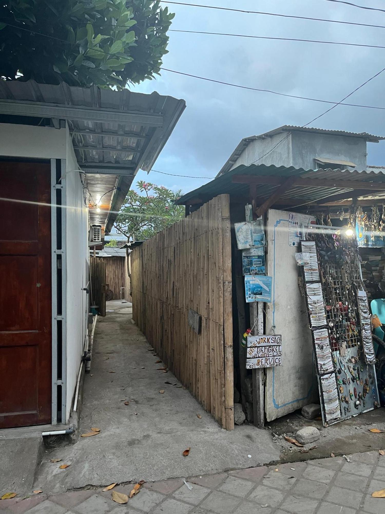 Bintang Guesthouse Gili Trawangan Exterior photo